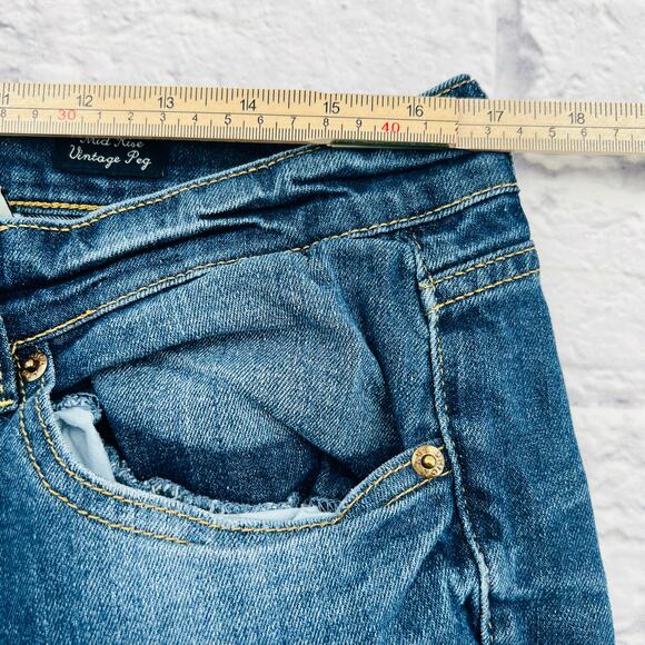 NOT FOR SALE    UNIONBAY Women's Mid Rise Vintage Peg Jeans Size 11 Medium Blue - Picture 7 of 11